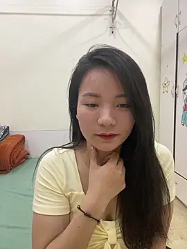 Bee Yellow00 online show from 5, 5, 2026