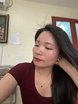 Bee Yellow00 online show from 9, 6, 2026