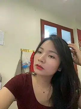 Bee Yellow00 online show from 21, 7, 2026