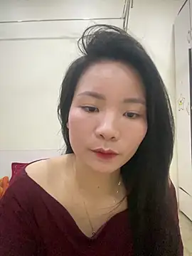 Bee Yellow00 online show from 31, 3, 2026