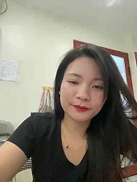 Bee Yellow00 online show from 22, 7, 2026