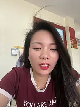 Bee Yellow00 online show from 23, 6, 2026