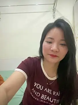 Bee Yellow00 online show from 27, 3, 2026