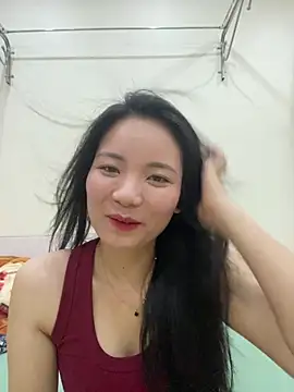 Bee Yellow00 online show from 20, 5, 2026