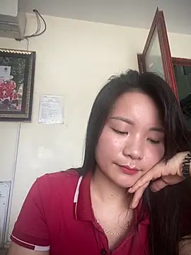 Bee Yellow00 online show from 22, 4, 2026