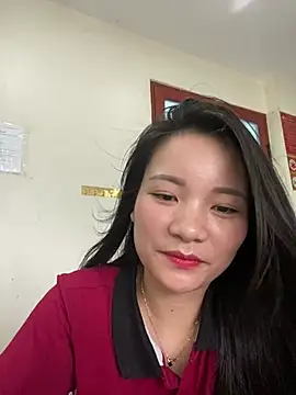 Bee Yellow00 online show from 30, 6, 2026