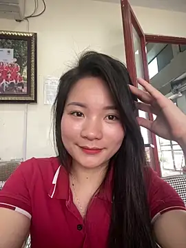 Bee Yellow00 online show from 21, 3, 2026