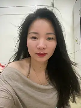 Bee Yellow00 online show from 23, 3, 2026