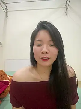 Bee Yellow00 online show from 24, 3, 2026