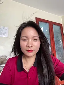 Bee Yellow00 online show from 12, 6, 2026
