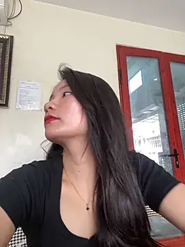Bee Yellow00 online show from 5, 6, 2026