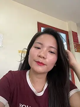 Bee Yellow00 online show from 3, 6, 2026