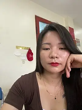 Bee Yellow00 online show from 1, 7, 2026