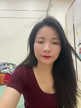 Bee Yellow00 online show from 8, 5, 2026