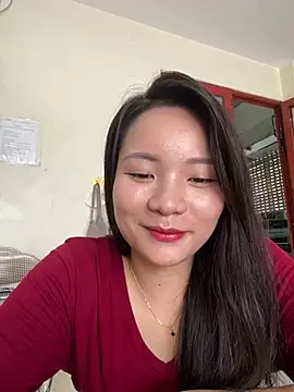 Bee Yellow00 online show from 29, 7, 2026