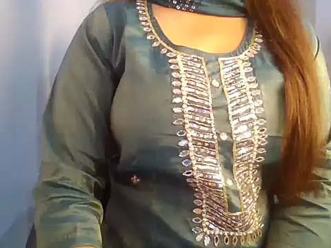 Snapshot of QUEEN_SUKU__ chatting on 24, 10, 2025 QUEEN SUKU   online show from 24, 10, 2025