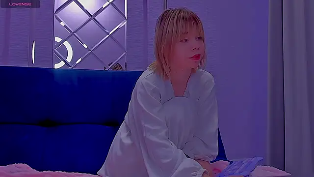 Snapshot of Milena_brilliant chatting on 24, 10, 2025 Milena brilliant online show from 24, 10, 2025