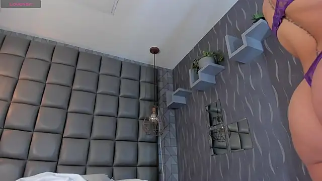 dannavelvet online show from 15, 4, 2026