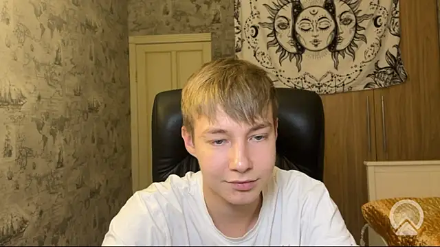 Snapshot of R__G__ chatting on 24, 10, 2025 R  G   online show from 24, 10, 2025