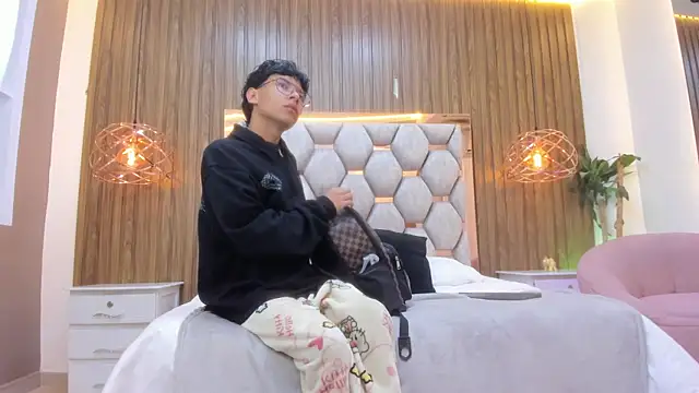 Snapshot of adams_bobby chatting on 14, 6, 2026 adams bobby online show from 14, 6, 2026