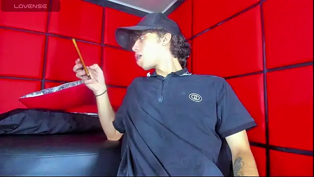 Snapshot of Khalid16_ chatting on 29, 10, 2025 Khalid16  online show from 29, 10, 2025