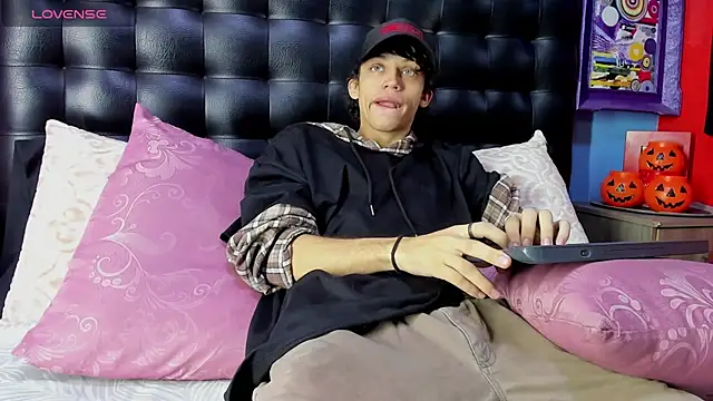 Snapshot of Khalid16_ chatting on 3, 11, 2025 Khalid16 online show from 3, 11, 2025