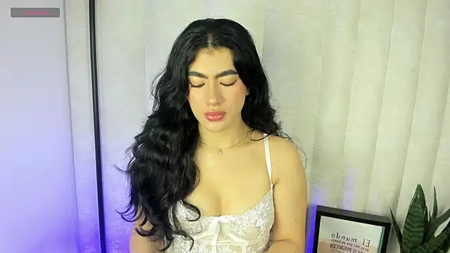 Snapshot of Emii_rous chatting on 10, 11, 2025 Emii rous online show from 10, 11, 2025