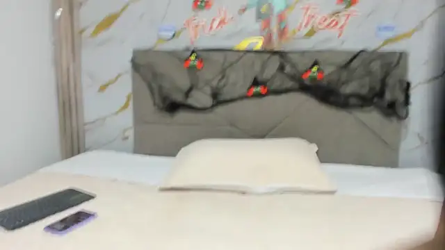  Asshley bensoon  online show from 28, 10, 2025