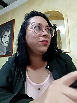 Caroline-17 online show from 27, 10, 2025