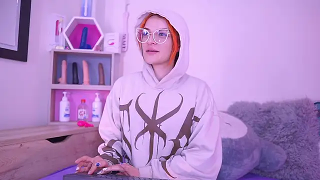 celeste blazze  online show from 6, 11, 2025