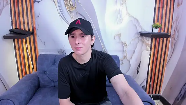 Aaron LatinMen online show from 28, 10, 2025