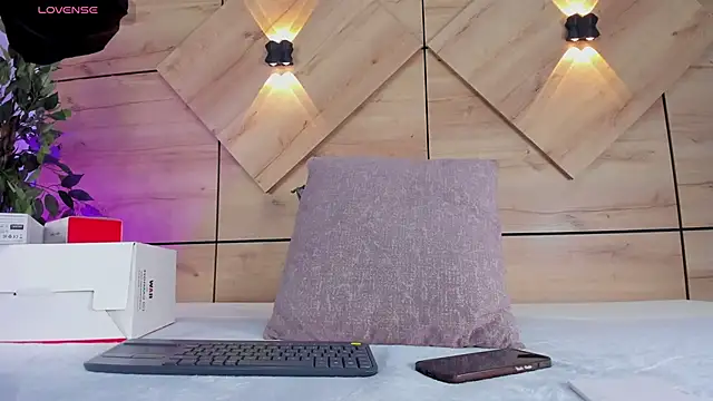 EmilyAllen 1 online show from 5, 2, 2026