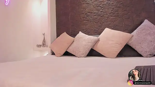 EmilyAllen 1 online show from 17, 12, 2025