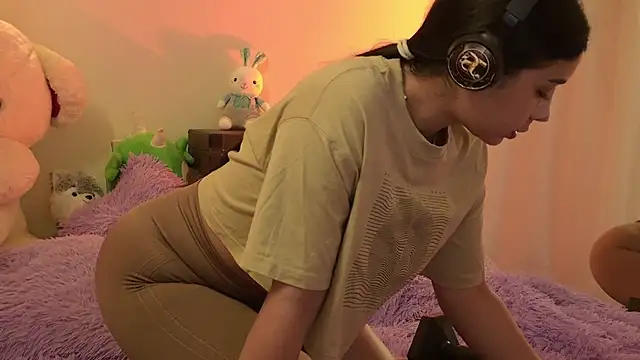 ISA NIXON online show from 13, 4, 2026