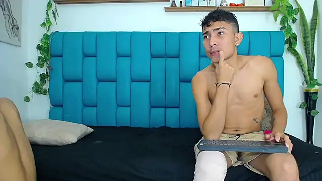 Hot Boys Latinos X online show from 5, 1, 2026