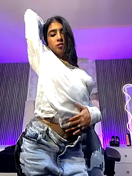 MAIILY TAY online show from 10, 11, 2025