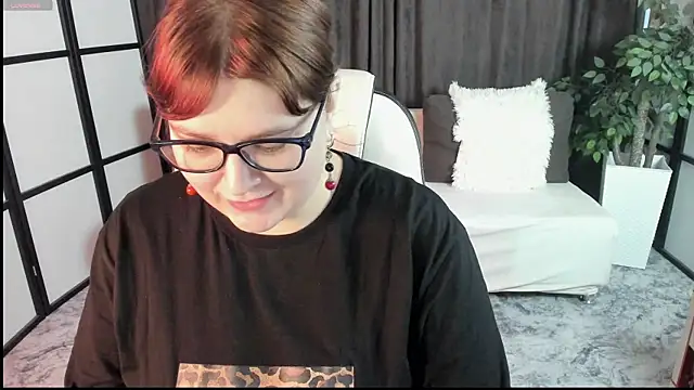 Snapshot of KendallRoie chatting on 26, 10, 2025 KendallRoie online show from 26, 10, 2025