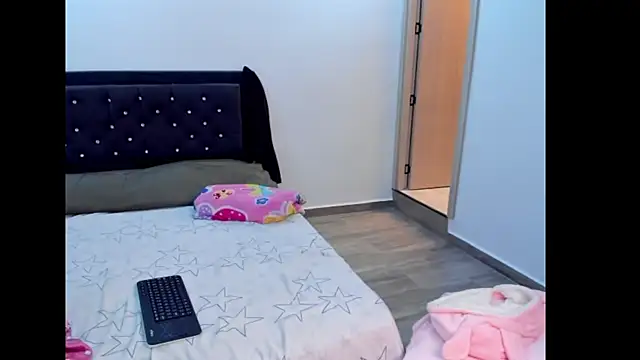 phenixpink22 online show from 15, 2, 2026