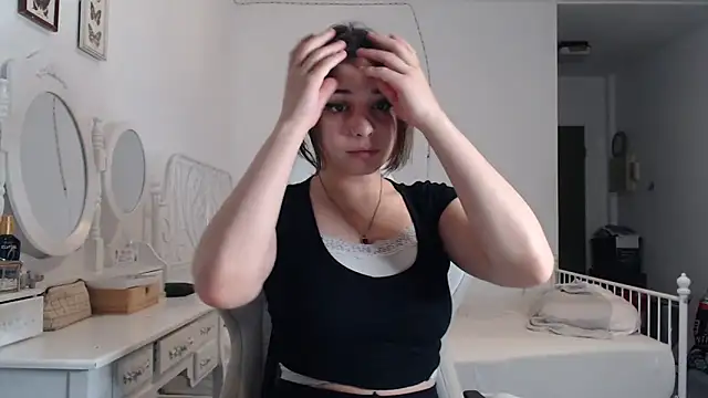 Snapshot of bellefleurrr chatting on 18, 6, 2026 bellefleurrr online show from 18, 6, 2026