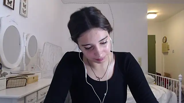 Snapshot of bellefleurrr chatting on 19, 6, 2026 bellefleurrr online show from 19, 6, 2026