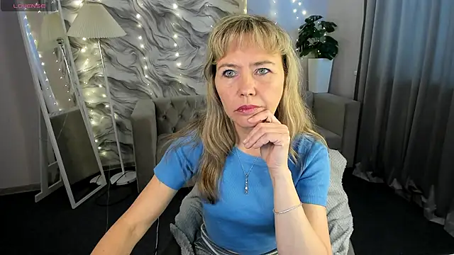 Carla Vogue online show from 4, 2, 2026