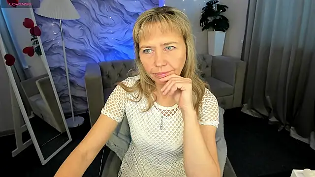 Carla Vogue online show from 6, 2, 2026