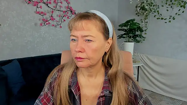 Carla Vogue online show from 18, 11, 2025