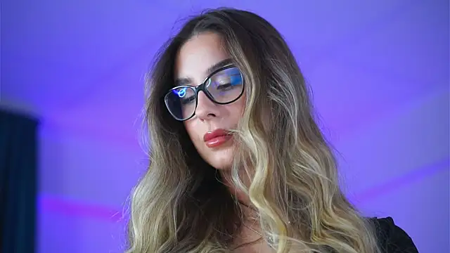 MaddieBryggs online show from 18, 11, 2025