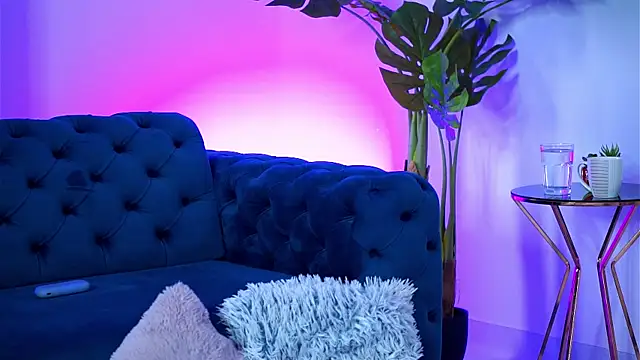 MaddieBryggs online show from 7, 11, 2025