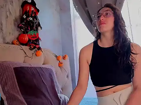 eva delight  online show from 3, 11, 2025