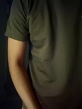 Snapshot of yuta_00 chatting on 15, 12, 2025 yuta 00 online show from 15, 12, 2025