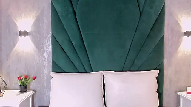 EmiliClarke online show from 14, 2, 2026