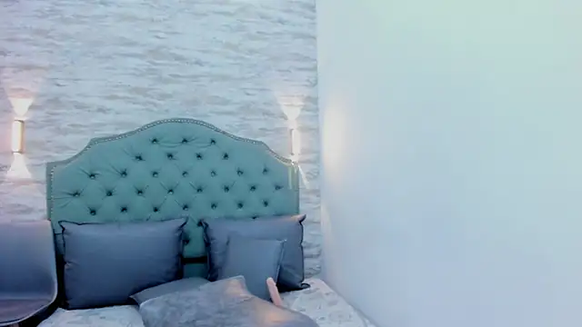 PariisTaylor online show from 30, 10, 2025