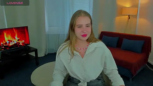 Snapshot of ElaraBloom chatting on 31, 10, 2025 ElaraBloom online show from 31, 10, 2025